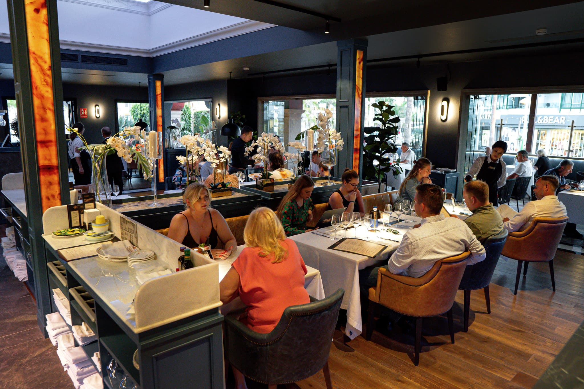 The Bank Steakhouse — broiler Southbend en cocina