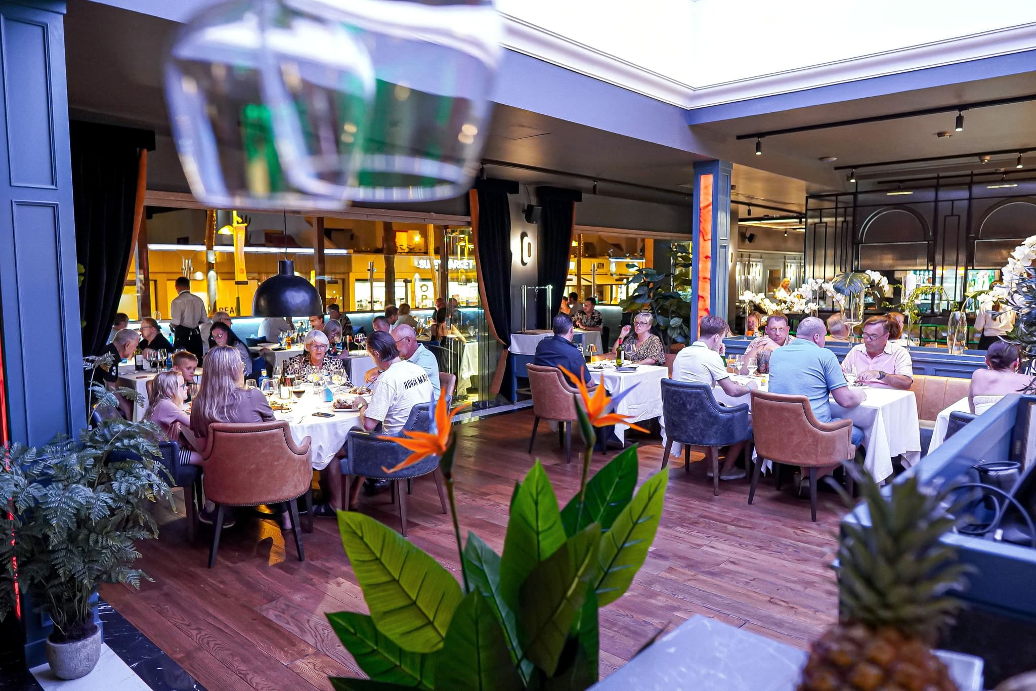The Bank Steakhouse — detalle de mesa montada