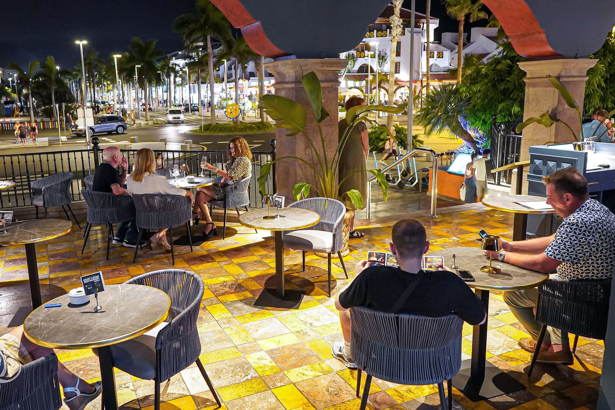 The Bank Steakhouse — barra y zona de coctelería