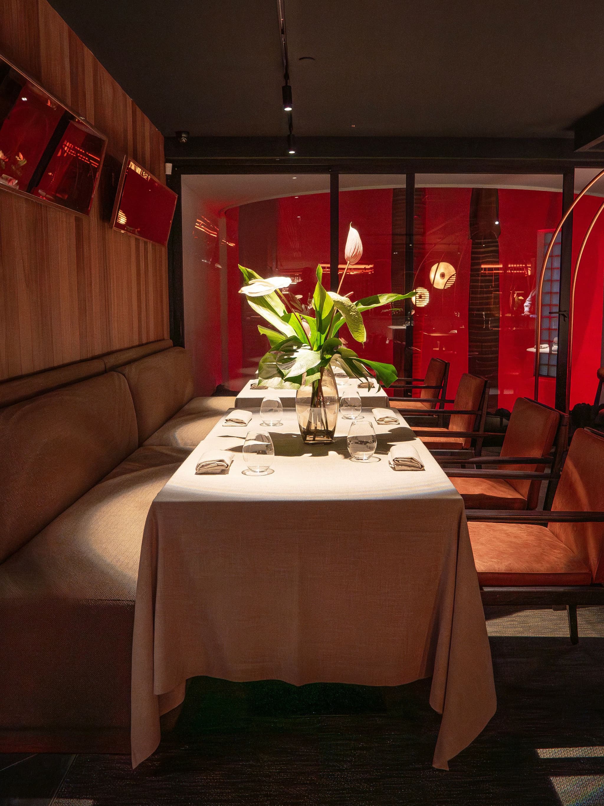 Char Fuego y Brasas — detalle de iluminación de comedor